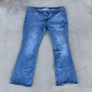 Levi's Women 22W Classic Bootcut Jeans Medium Wash